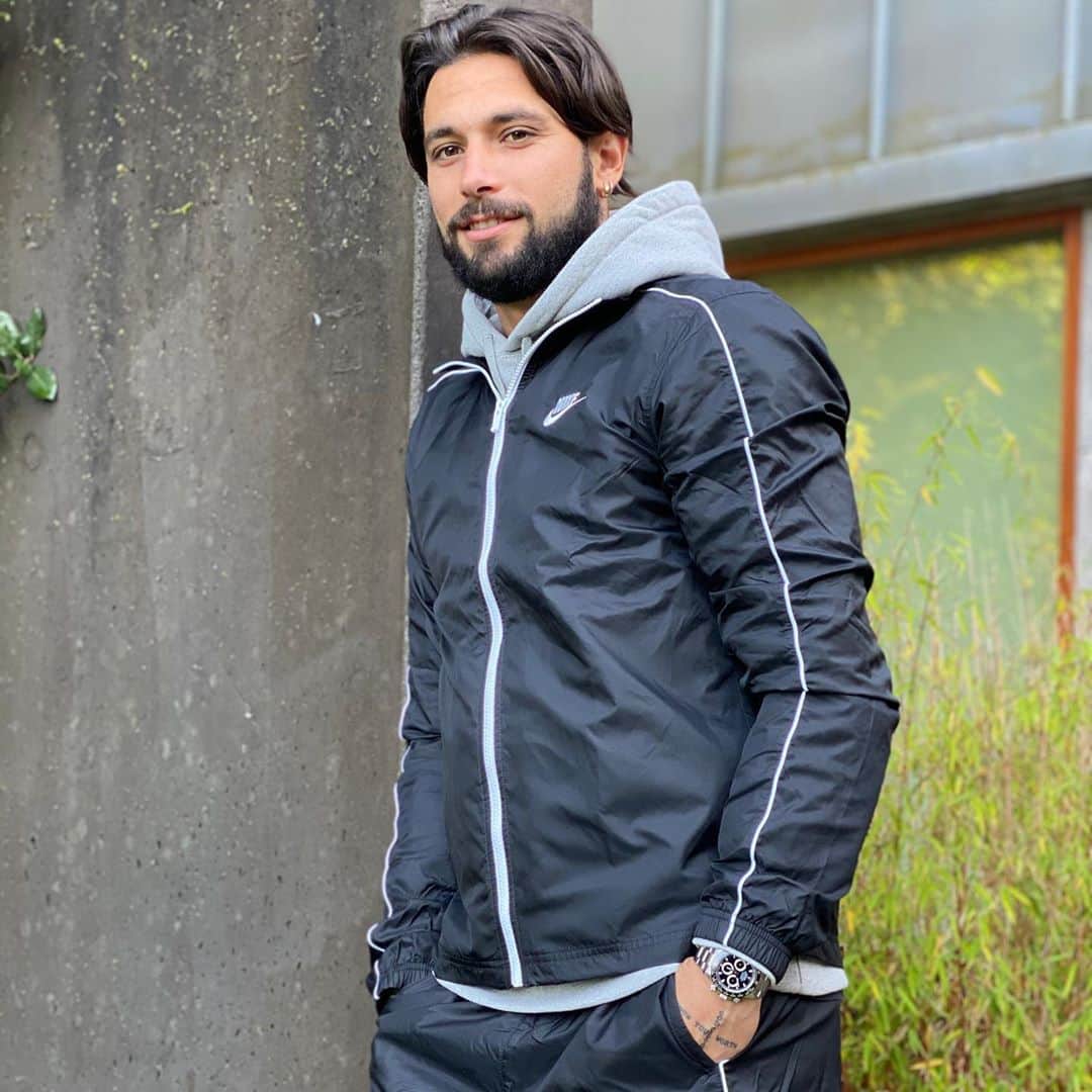 ホタのインスタグラム：「Always comfy&style with @nikesportswear @nike」