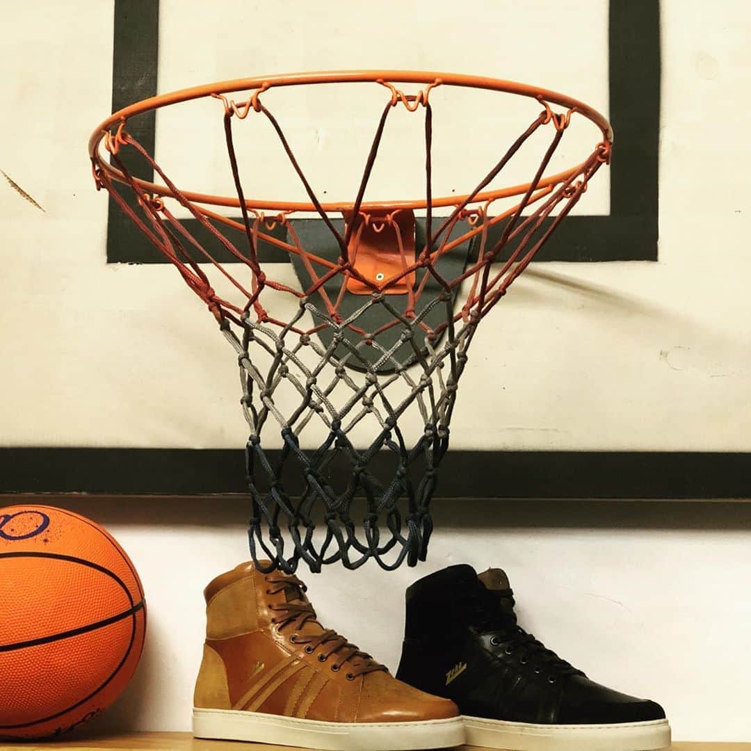 ツェハさんのインスタグラム写真 - (ツェハInstagram)「New!!! DER NEUE BASKETBALLER – ELEGANTE SPORTLICHKEIT #zeha #zehaberlin #sneakers  #sneakeraddict #sneakers #basket #heritage #fussball #basketball #autunnoinverno20202021 #basketballer #vintagesportswear #soccer #fussbalschuhe #sport #vintagesport #calcio #sport #berlin #pictureoftheday #oldgermanbrand #berlinstyle #shoes #scarpe #wintersneakers #calzature #luxurysneakers #autumnvibes🍁 #autumn #autumnleaves」10月17日 3時42分 - zehaberlin