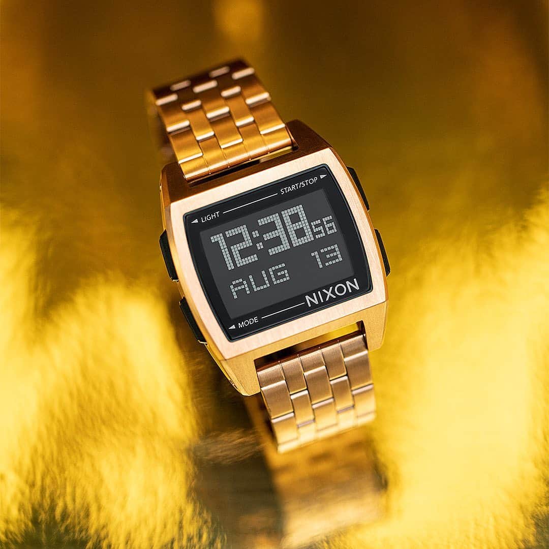 ニクソンのインスタグラム：「Modern Metal Meets Digital Throw-Back #Base #Nixon」