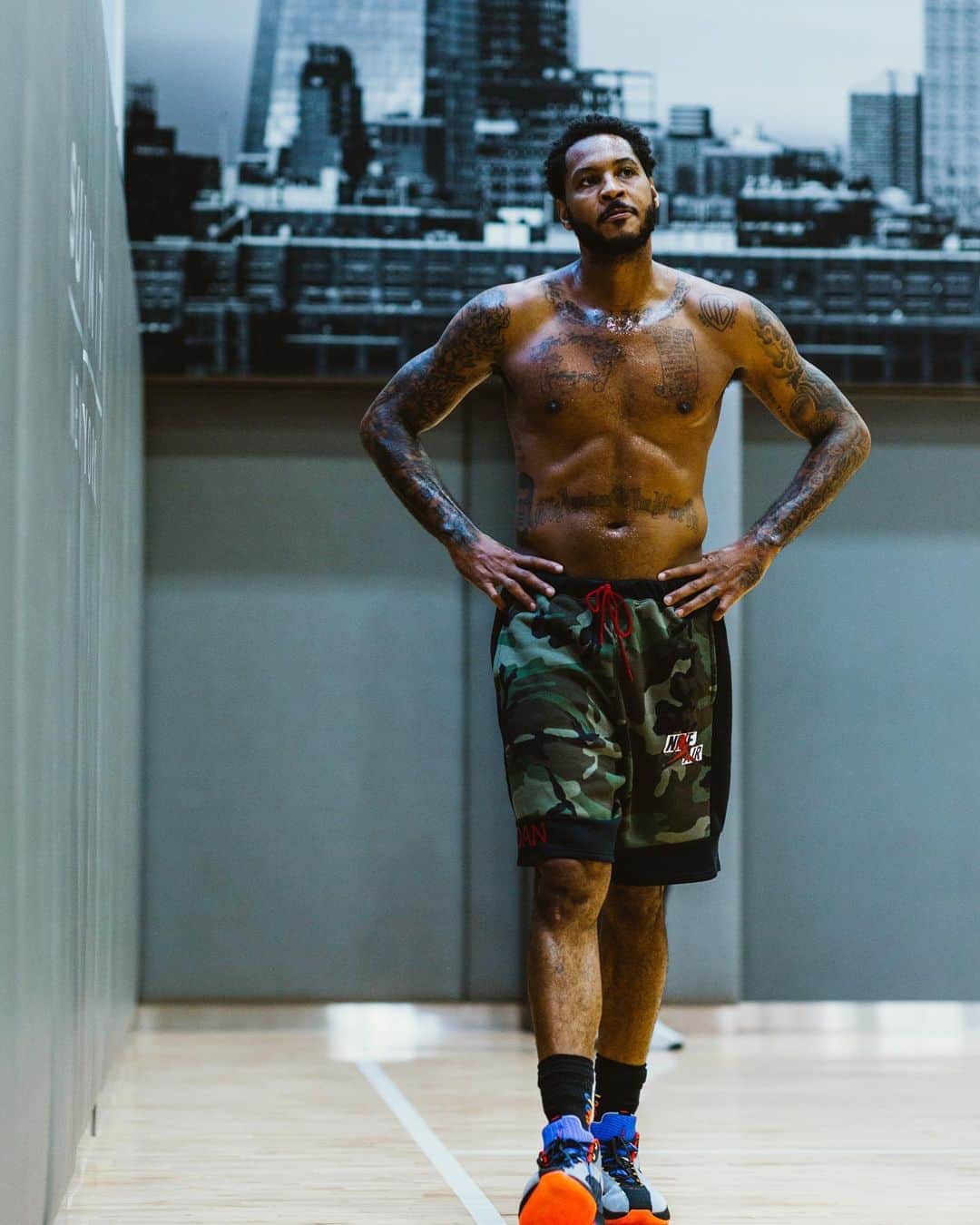 カーメロ・アンソニーのインスタグラム：「A Flower Does Not Think Of Competing With The Flower Next To It. It Just Blossoms! #STAYME7O」