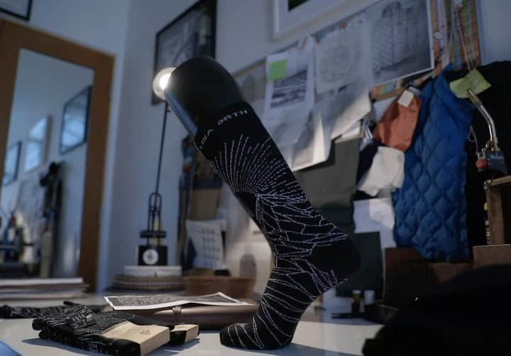 ネイサン・アンダーソンのインスタグラム：「I was able to work with @lisaorth again on a new project, this time in the form of a sock. I’m pretty sure you can levitate in these socks. These are manufactured in New Zealand by @nzsockco who did an incredible job of transferring the art.  #merinowool #foothealth #foothealthawareness #socks」