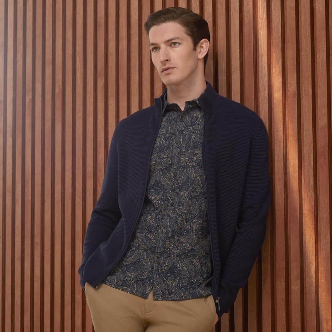 ペリーエリスのインスタグラム：「Fall-Ready? Update your fall wardrobe with sophisticated, casual layering pieces.  #lifereadysince1976」