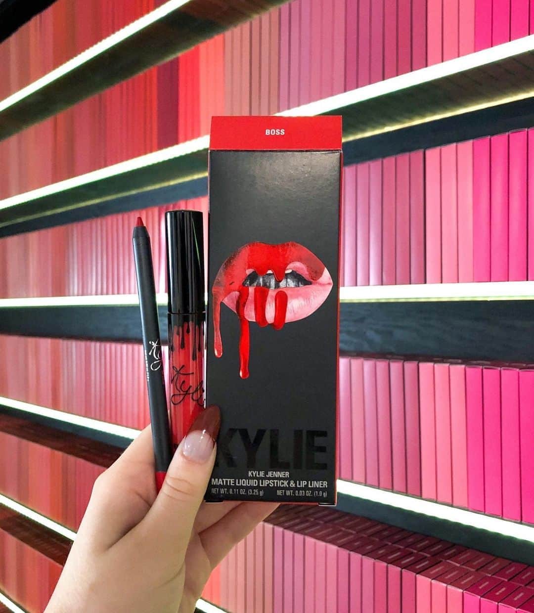 Kylie Cosmeticsさんのインスタグラム写真 - (Kylie CosmeticsInstagram)「Don't forget to grab your FREE Boss Lip Kit or Boss Lipstick when you spend $50 or more for #NationalBossDay 💋 Ends tonight at 11:59pm pst! Shop now on KylieCosmetics.com ❣️」10月17日 5時00分 - kyliecosmetics