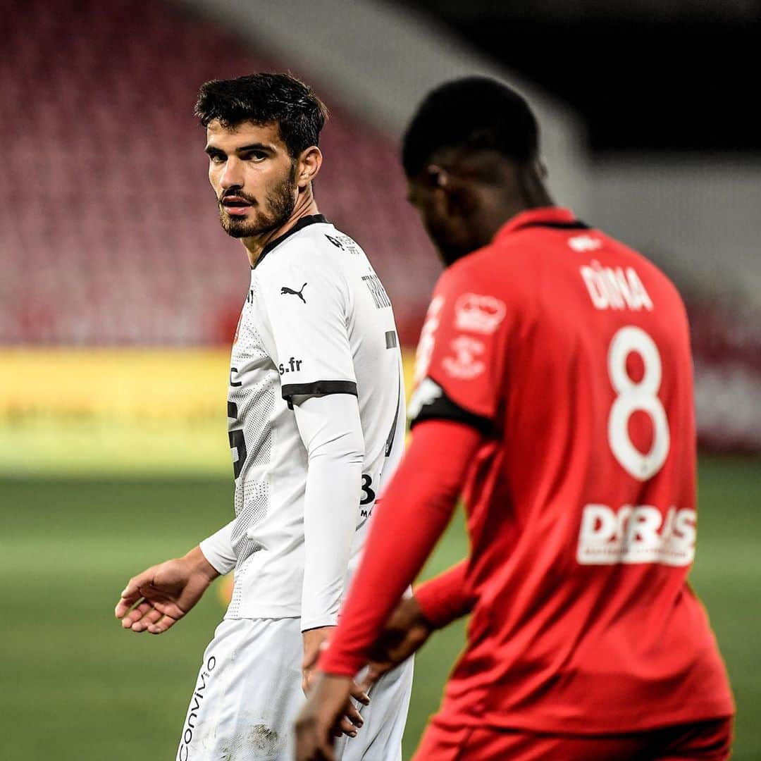 リーグ・アンさんのインスタグラム写真 - (リーグ・アンInstagram)「Le @dfco_officiel accroche le @staderennaisfc (1-1) dans le match inaugural de la 7e journée de #Ligue1UberEats 🤝  #DijonFCO hold #StadeRennais (1-1) in the opening match of Round 7 in @ligue1ubereats ⚔️」10月17日 5時09分 - ligue1ubereats