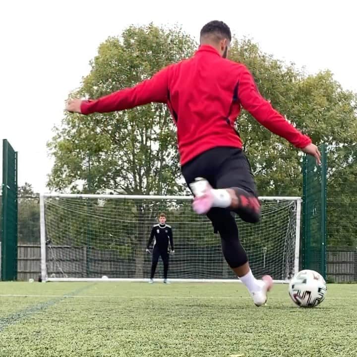 F2Freestylersのインスタグラム：「Great shoot today, can’t wait to put this video out next week! 👀👊🏼⚽️🎥🔜」