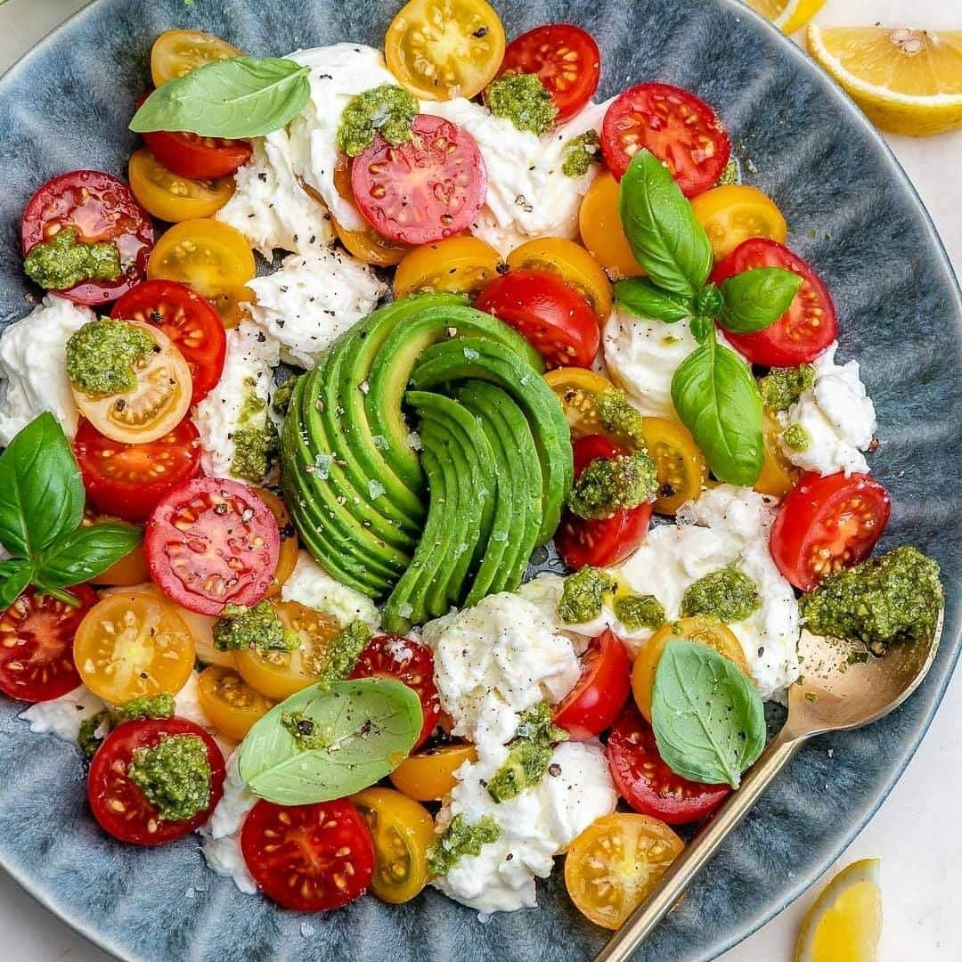 ケイラ・アイトサインズさんのインスタグラム写真 - (ケイラ・アイトサインズInstagram)「This type of salad is such a favourite in my family! I always serve a huge platter of fresh salad with our summer meals. Yiayia and Papou's tomatoes are usually the main ingredient because they grow SO many of them - and they are delicious.⁣ ⁣ Now that it's starting to warm up in Adelaide, I am craving fresh salads so much. They're easy to make and there are lots of different salad recipes to try out if you are looking for something new.⁣ ⁣ If you're heading into winter, salads can still be on the menu! I love using roasted veg to make a salad more hearty. Try roasting zucchini, capsicum or carrots and adding them to a fresh salad - it tastes SO good! ⁣ ⁣ My TOP TIP: Always add a delicious homemade dressing to your salads. My olive oil, salt, lemon juice, and oregano dressing is a favourite, but I also like adding pesto for something different sometimes.⁣ ⁣ #BBGcommunity - tell me below some of your salad favourites, I'm definitely going to be making a salad ASAP!⁣ ⁣ Photo credit: @cleanfoodcrush⁣ ⁣ #BBGatHome #SWEATatHome」10月17日 5時30分 - kayla_itsines