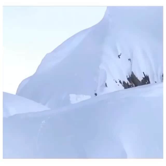 Stanceのインスタグラム：「Into the weekend like 💥❄️ @grendiesel  #punksandpoets  #stancesnowboarding」