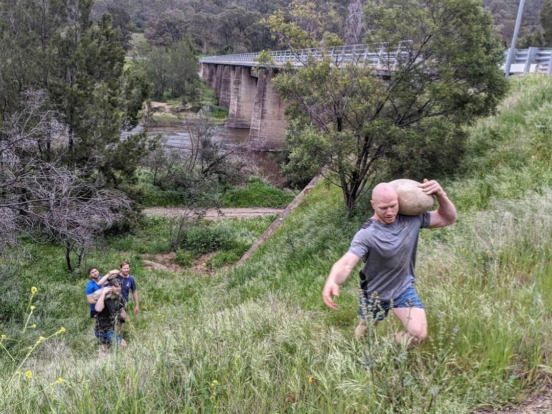 のインスタグラム：「A very solid sunrise session with the crew.  📷: @roryrathbone #murrumbidgee #sisyphus #granimals」