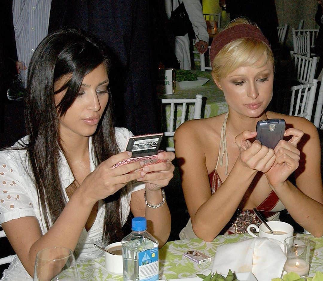 Nylon Magazineさんのインスタグラム写真 - (Nylon MagazineInstagram)「Me moments before discovering those viral new pics of #KimK and #ParisHilton in full! velour! tracksuits! Link in bio for a look at the most nostalgic reunion ft. everyone’s fave Y2K trend (but with a modern #SKIMS twist).  [Getty]」10月17日 6時03分 - nylonmag
