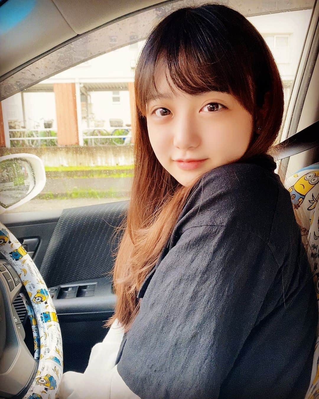 渡辺優奈のインスタグラム：「渋滞。なんか顔浮腫んでない？ まぁいっか。  こんにちは。」
