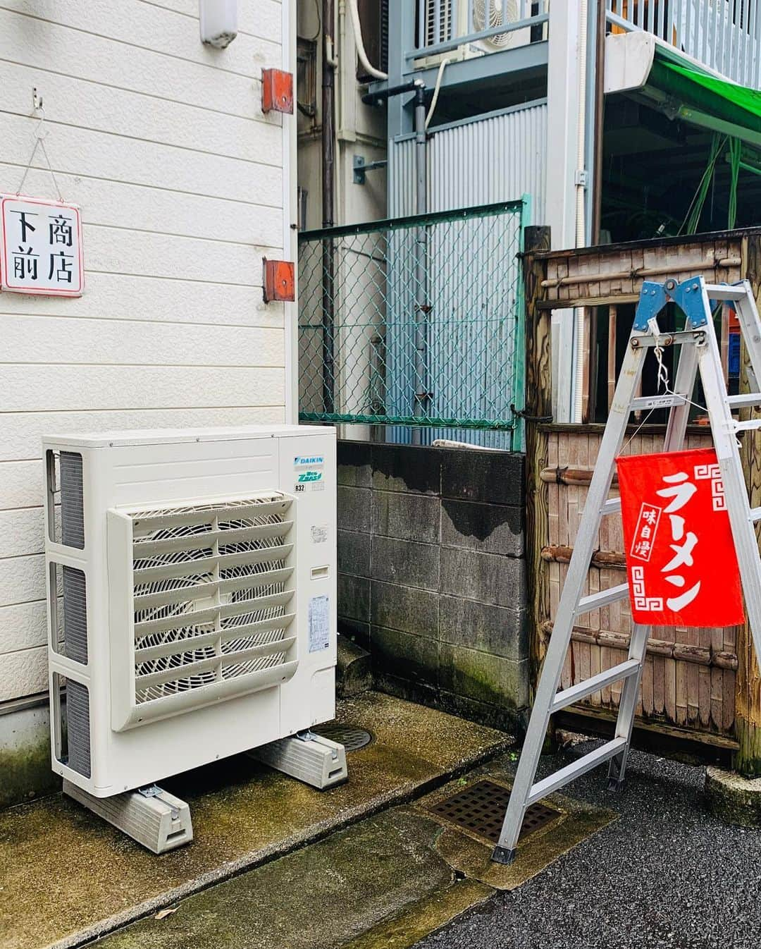 王理惠さんのインスタグラム写真 - (王理惠Instagram)「澄んだスープに細麺🤩超タイプ🍜❤️注文ごとに包むワンタンはふんわり😭👍#細麺部#横浜#元町#ラーメン#部員募集中#部長はみちこさん😁」10月17日 15時32分 - rieoh19700307