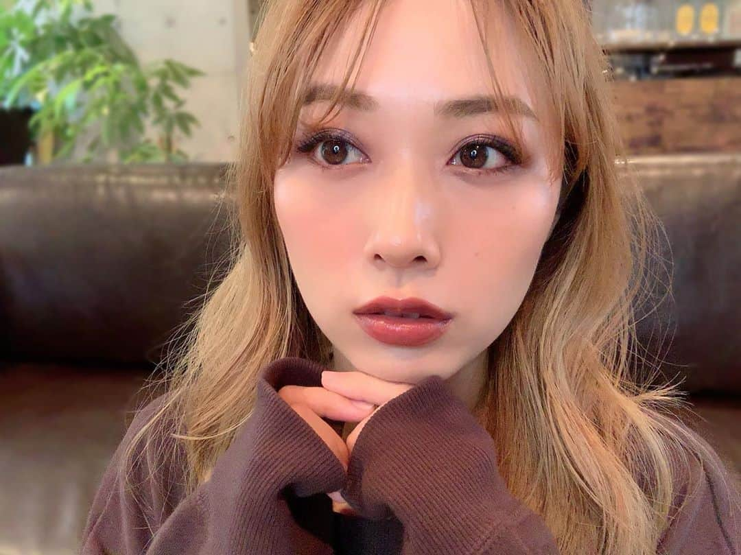 yurikaさんのインスタグラム写真 - (yurikaInstagram)「🍂Autumn makeup🍁 * 昨日の動画で使ったコスメたち🍂 ちふれの新作が優秀すぎてびっくりした！特にマスカラ！！ マスカラベースなしで、下がらないって嬉しすぎる(´･ω･`)✨✨ * この間購入したMACのダズルシャドウも可愛すぎた、、🧡 * * 秋メイクって楽しいなあー🍁 * * #autumnmakeup #makeup #chifure #maccosmetics #toofaced #cezannecosmetics #ちふれ #秋メイク #新作コスメ #ちふれマスカラ #プチプラ #デパコス #ブラウンメイク #グレイズバームリップ #シークレットモカ」10月17日 15時36分 - yuri0813ka