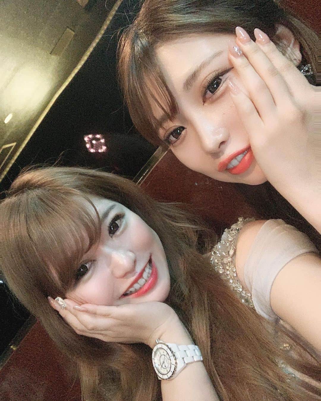 愛咲えれなのインスタグラム：「.. . ぽんちゃんがあそびに きてくれたにょー💓💓 ほんとにうれしい😭💓 またあそぼーね🥰✨ . 大阪府大阪市中央区東心斎橋2-3-17 パピヨンビルB1F . Club IRIS 愛咲 えれな  . #愛咲えれな #きゃばきゃば #撮影 #キャバ嬢 #iris #キャバクラ #クラブ #ミナミ #北新地 #宗右衛門町 #ポケパラ #指名 #えれな #シャネル #バースデーイベント #シャンパン #アルマンド #踊れるキャバ嬢 #踊れるキャバ嬢といえばえれな #イリス #ホステス #いいね返し #キャバ #ソウメイジャパン #ベルロゼ　#クラブイリス #黒髪ロング #フォロー増やしたい」