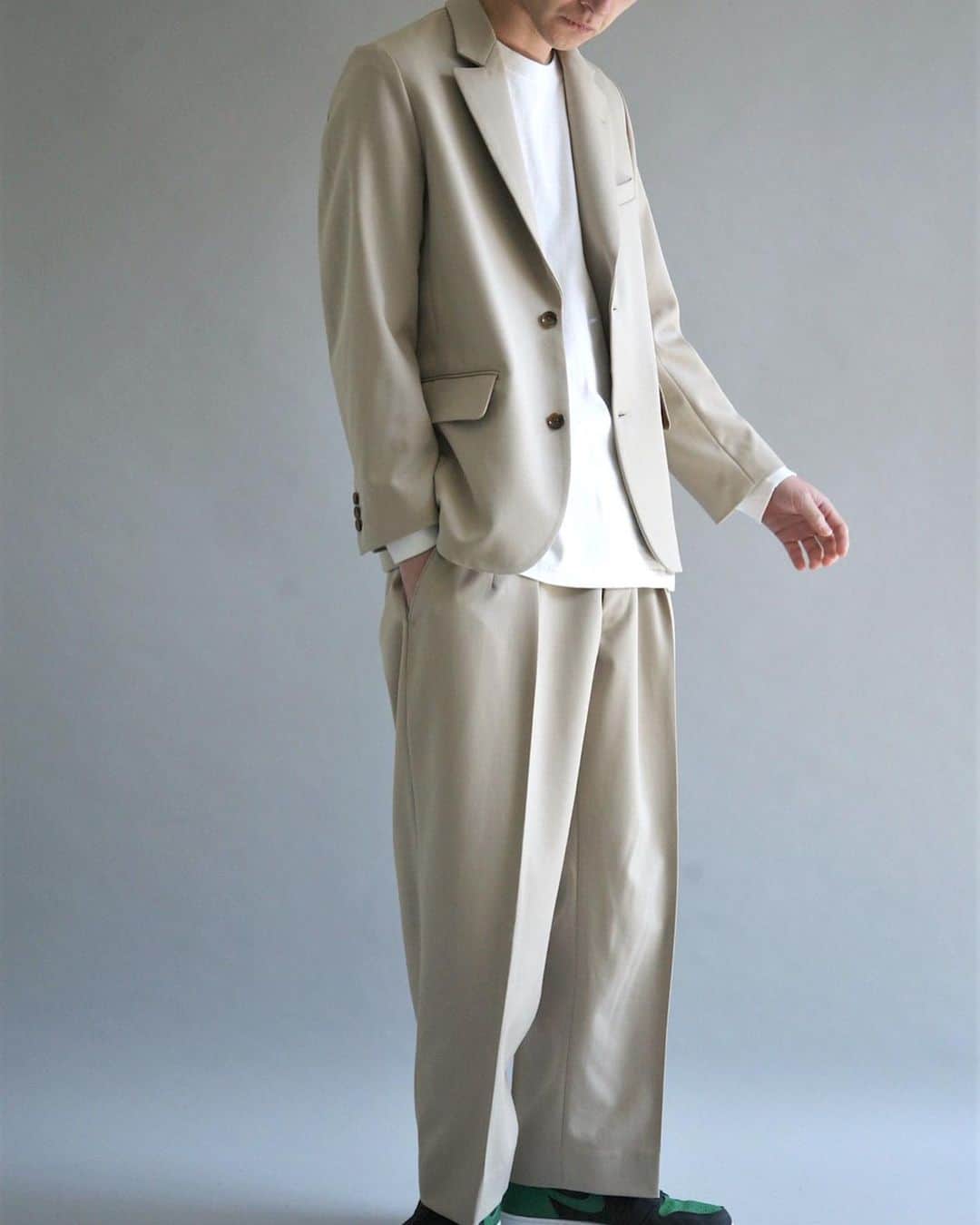 のインスタグラム：「. . . . AN076 WOOL TAILORED EASY JACKET  BEIGE . AN077 WOOL TUCK WIDE PANTS BEIGE . . . @anachronorm262 . . . @balanceokayama . . . #anachronorm #contextgallery #nakameguro #balanceokayama #okayama」