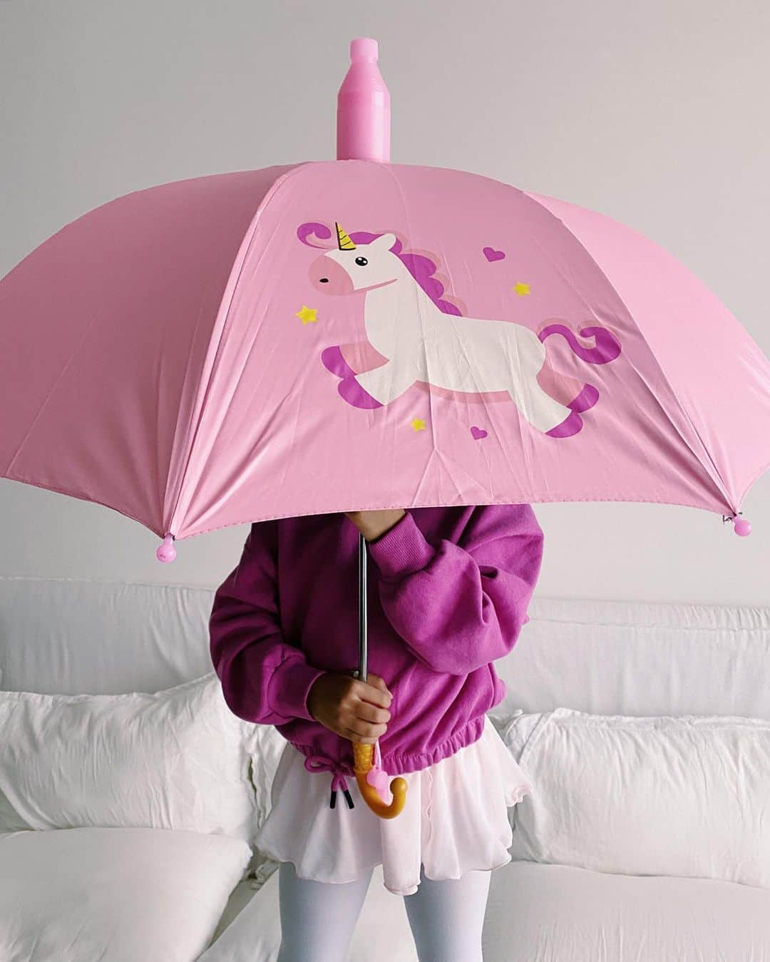 ベビちぃ。のインスタグラム：「New umbrella☂️🦄 スライドカバー付きで、水が滴れるのを防げる便利な傘💓持ち手はアイスクリームになっていて、ホイッスルもついてるよ❣️ #子供用傘 #子供傘 #ユニコーン #スライドカバー付き傘」