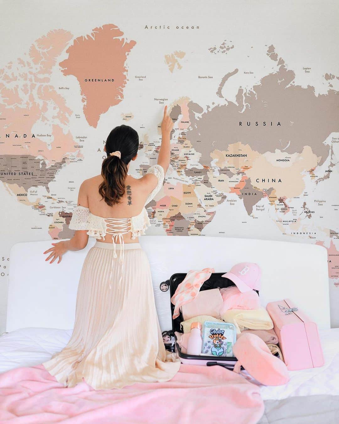 のインスタグラム：「Can’t wait to pack my bags and travel again! Next time I am travelling, I will carry along the Globetrotter Masksheet Combo because it totally resonates with my personality!  @thefaceshopindia_official has introduced personality trait-based mask sheet combos with adorable packaging, tell me in the comments below which one are you??!! Flat 25% off on all combos (Priced at 525)  📸 Clicked and Edited by yours truly! #AMaskADay #MaskingMatters #AD #AakritiRana #skincare」