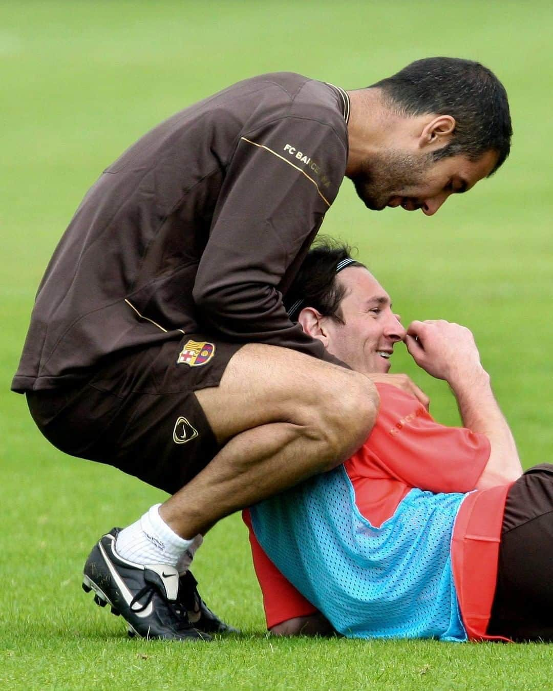 LFPさんのインスタグラム写真 - (LFPInstagram)「Historic duo! 💙🔙❤  Una pareja histórica... 💙🔙❤  #Guardiola #Messi #Barça #LaLigaHistory #LaLigaSantander #LaLiga」10月17日 16時00分 - laliga