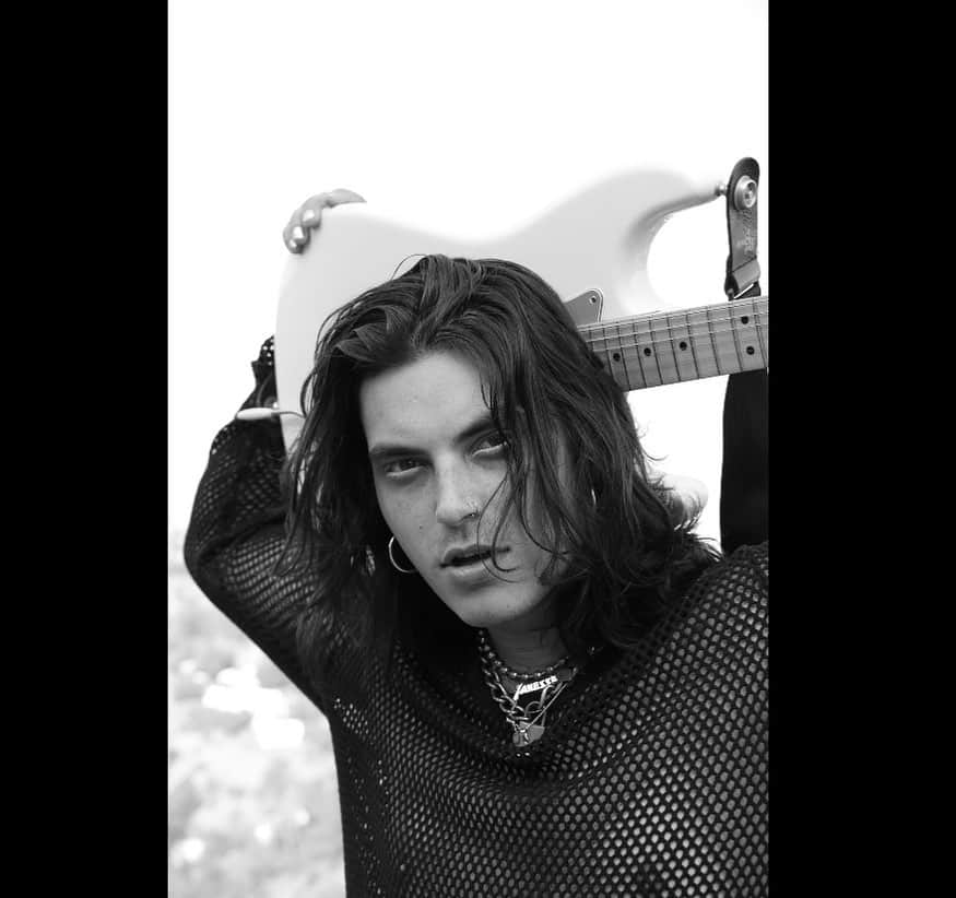 サミュエル・ラーセンのインスタグラム：「#dontsweatmylove #dazedaze」