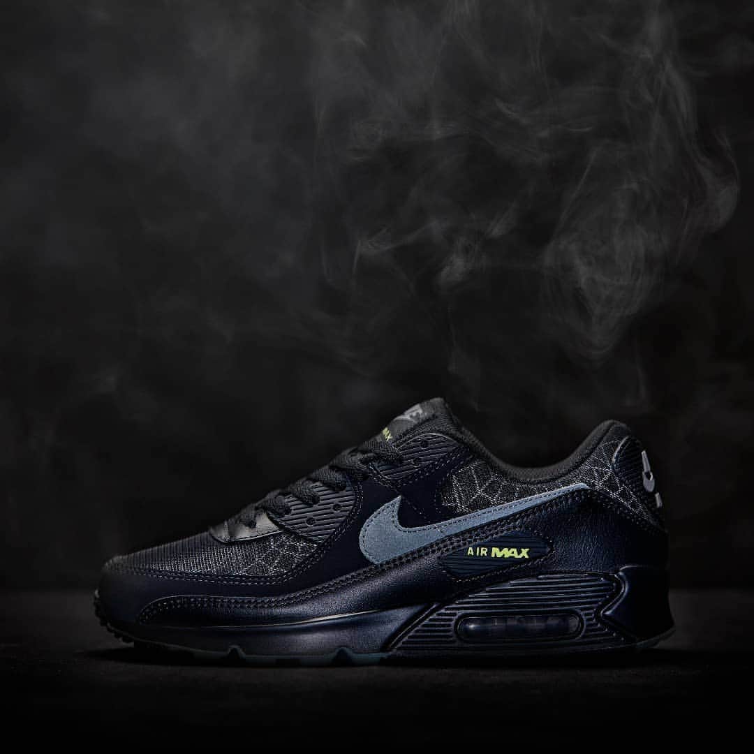 FOOTASYLUMさんのインスタグラム写真 - (FOOTASYLUMInstagram)「Trick Or Treat? 🕸  The @nikesportswear Air Max 90 'Halloween' has officially landed and is ready for you to cop online NOW!  #Footasylum #Nike #AirMax90 #Halloween」10月17日 16時07分 - footasylum