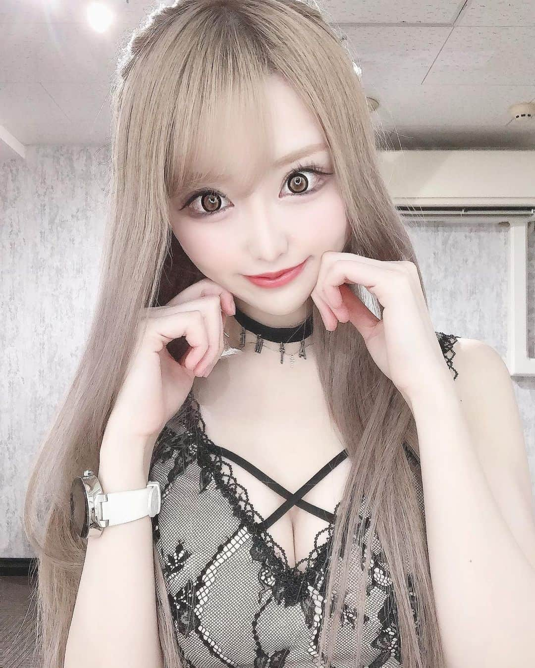 結城里華さんのインスタグラム写真 - (結城里華Instagram)「_ _ 私だけを愛してよ愛してよ💘🤭 _  #tokyo #日本 #東京 #新宿 #歌舞伎町 #キャバクラ #キャバ嬢 #ヘアセット #韓国 #방탄소년단 #박지민 #한국 #일본 #도쿄 #신주쿠 #세븐틴 #호시 #원어스 #건희 #followme #팔로미  #친구해요 #인친환영 #오오티디 #셀카 #셀카그램 #패션 #데일리룩 #좋아요 #메이크」10月17日 16時12分 - yuuki_rika