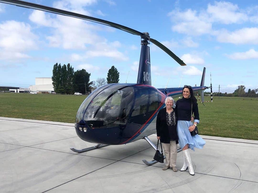 Sophie Pascoeのインスタグラム：「The best day surprising/celebrating my very special nana in deserved style! So many laughs & memories to add to our ever growing collection, and I’m so glad I got to share your first helicopter ride with you. I couldn’t have asked for a more beautiful, kind, loving nana. Happy Birthday for tomorrow, Love you so very much!!! ❤️🥂 #birthdaygirl #85 #stillyoungatheart」