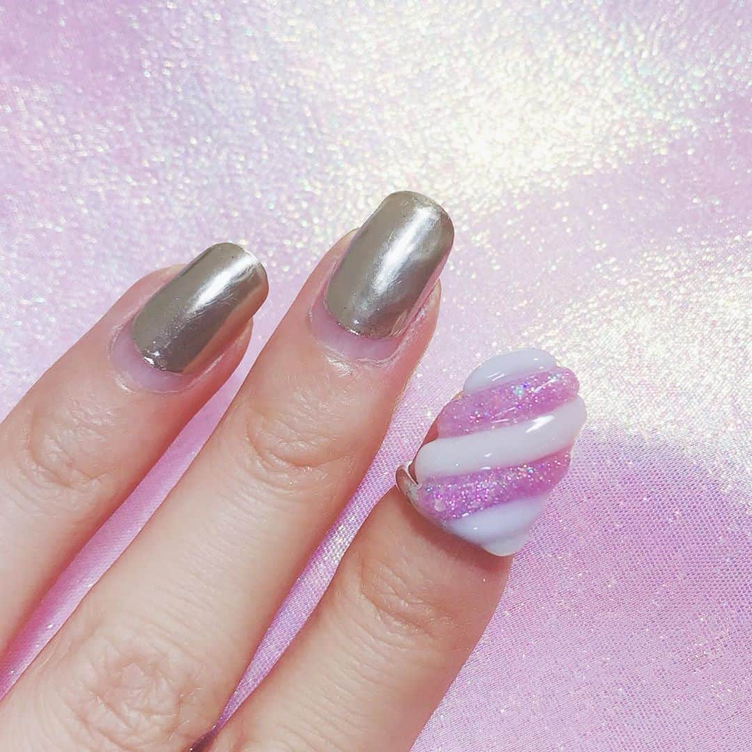 なかやまちえこさんのインスタグラム写真 - (なかやまちえこInstagram)「@stampnailring なかやまちえこ #ハンドメイド ネイルリング 10月はこちらが発売になります！🍨✨ ⠀ ご購入は @stampnailring  のプロフィールから販売サイトに飛んでいただくか、ストーリーから飛べます☺️☺️☺️⠀ ⠀ #リングネイル は指先に #リング をはめていただくのみの取り外し簡単に爪先のオシャレを楽しめる商品です✨⠀ #スタンピングネイルリング のアカウントのストーリーハイライトのところからショッピングサイトに飛べます！⠀ 全てハンドメイドとなりますので、よろしくお願い致します😌🙏🙏✨⠀ #nail #nails #nailart #ネイル #美甲 #ネイルアート  #japanesenailart #manucure #japanesenails #manicurist #gelnails #أظافر #네일아트 #vẽmóng #ngườiđẹp  #เพ้นท์เล็บ #искусствоногтя #artedeuñas #เพ้นท์เล็บเจล #ジェルネイルデザイン #ネイルデザイン #senikuku #nagelkunst #ゆめかわネイル #オーロラネイル #ゆめかわいい ⠀ ・意匠登録済（デザイン特許）STAMPNAIL ・実用新案登録済（使い方特許）STAMPNAIL」10月17日 16時39分 - chiekonakayama