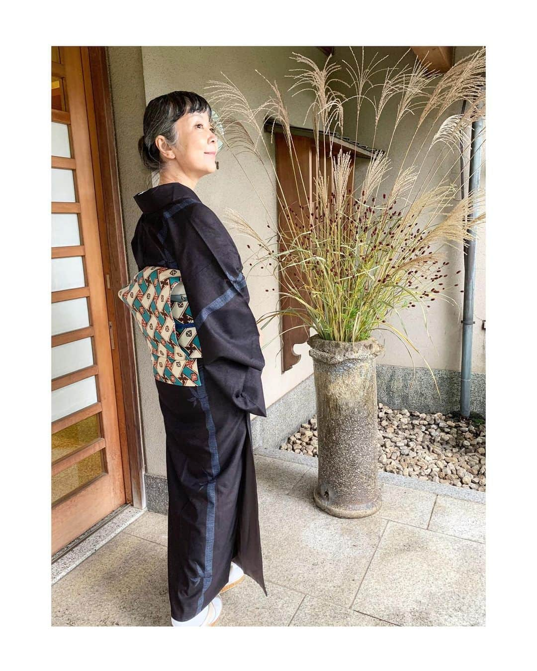 山崎陽子さんのインスタグラム写真 - (山崎陽子Instagram)「糸薄。 シルクラブで開催中の「結城を紐解く」展へ。 結城を着ていったら、いろんな‼︎‼︎が。 #kimono #結城紬 #本場結城紬 #160亀甲  #更紗帯 #アンティーク#外国布の帯 #シルクラブ  地機実演は小柳阿佐子さん、地入れ実演は横島徹さん。ビデオ上映もあり。明日まで。」10月17日 16時41分 - yhyamasaki