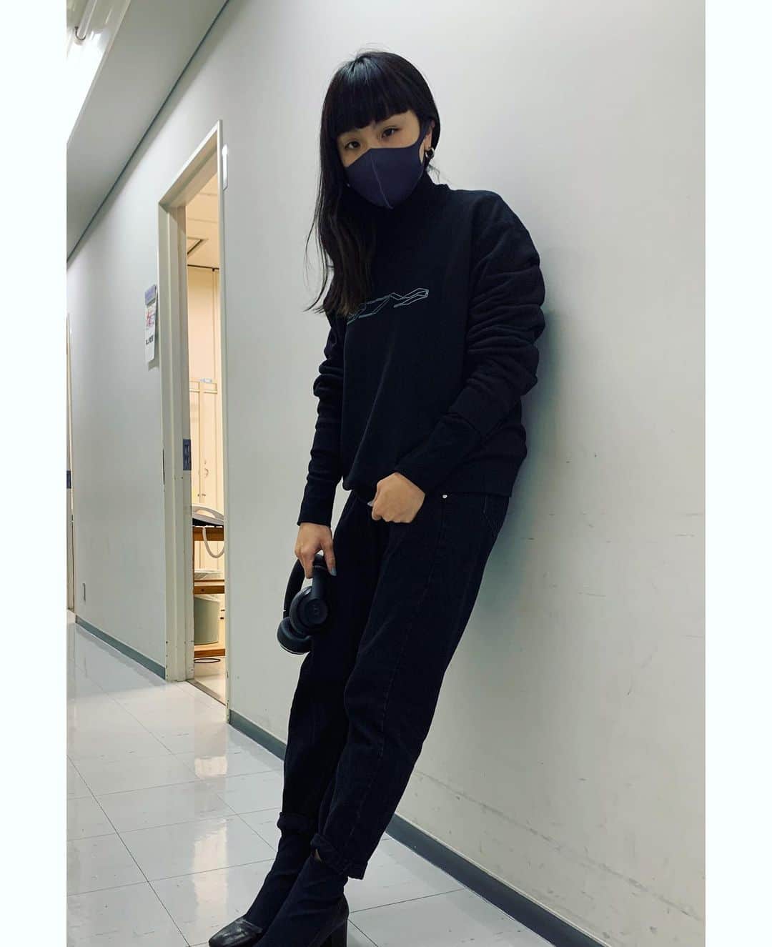 Young Juvenile Youthのインスタグラム：「YJYのトレーナーを着ていますの😌 蛍光緑の刺繍が可愛いの💚 @yjystore   Available at @yjystore  #超絶に楽な私服です😂　 #下にタートル」
