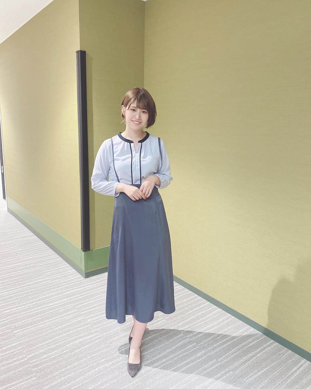 のインスタグラム：「今週のサタデーウォッチンもいっぱい笑ったな〜！ . トップスのデザインすき💠 #サタデーウォッチン #今週の衣装」