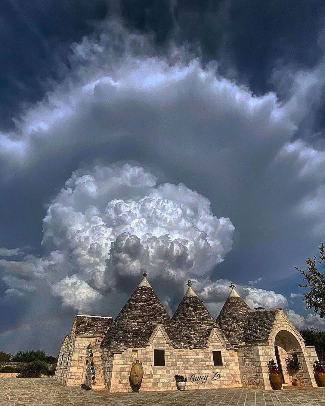 Canon Photographyさんのインスタグラム写真 - (Canon PhotographyInstagram)「An explosive storm in south Italy 🇮🇹 Photography // @zaxgiu Curated by @steffeneisenacher  #thunderstorm #italy #cisterino #cumulonimbus #italyvacation」10月17日 16時48分 - cpcollectives