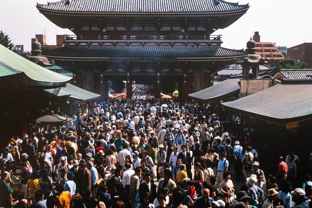 Michael Yamashitaさんのインスタグラム写真 - (Michael YamashitaInstagram)「Sanja Matsuri is an annual festival in the Asakusa district that usually takes place over the third full weekend in May. But due to the coronavirus, the 2020 Sanja festival was postponed till this weekend. It is held in celebration of the three founders of Sensoji Temple, who are enshrined in Asakusa Shrine next door to the temple. The final event on Sunday features hundreds of revelers, grouped by their neighborhoods and wearing matching festival garb, vying to carry one of the three large main mikoshi (portable shrines)in which the Shinto deities are symbolically placed.  In a normal year, nearly two million people visit Asakusa over the three days of the festival, making it one of Tokyo's most popular. Here’s what it looked like back a few years ago. I will be interested to see how they will handle the crowds this year.  #sanjamatsuri #asakusa #sanjamatsurifestival #mikoshi #matsuri #asakusatokyo」10月17日 7時55分 - yamashitaphoto