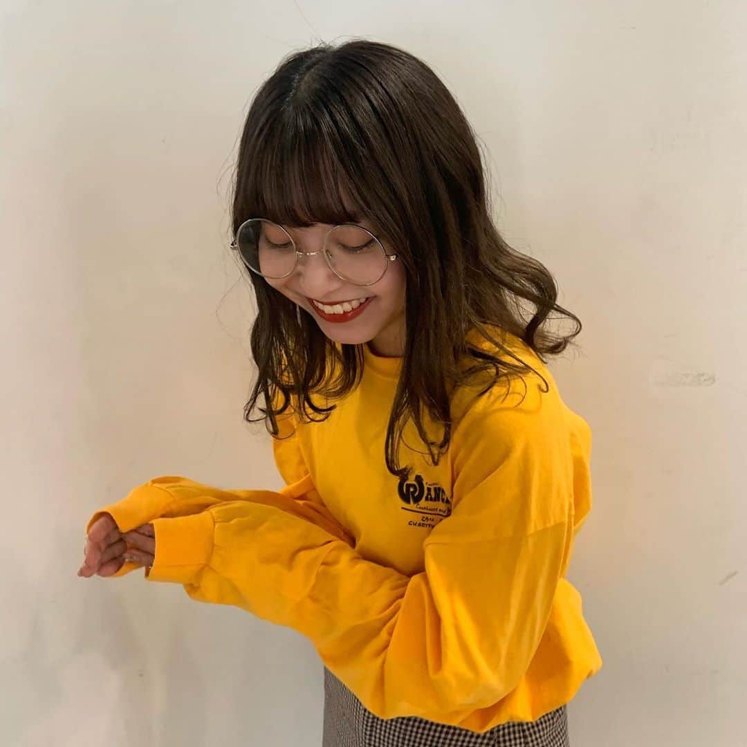 竹村夏音のインスタグラム：「最近急に冷えてきたけん風邪ひかないように気をつけて下さい🥺  毎日やる事が多くて何もかも中途半端にしててすみません💧そして、全然小さな幸せも共有できてなかった(涙)  平日は毎日ミスミスターのみんなやスタッフのみなさんに会えて、みんなとお話出来ることが幸せで、元気を貰えます😌💖  人と会うのってほんといいよね！♡  みんなの小さな幸せとか楽しかったことは何ですか？☺️  今日もよければ#のんポチ お願いします🐻♡ 10月31日までなのでもう少しだけ毎日ぽちぽちお願いします🙇🏼  #ミス桜美林コンテスト2020#ミス桜美林#桜美林ミスコン#サロモ#サロモ撮影#サロンモデル#ロンt#古着#サロモ東京#ヘアアレンジ#お洒落さん#いいね返し#秋コーデ#인스타그램#셀스타그램#gm#안녕」