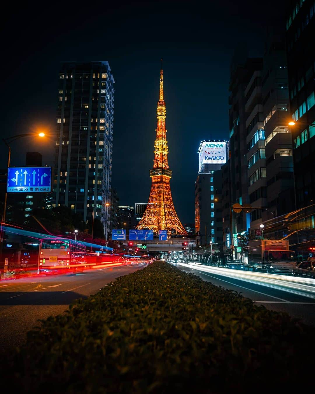 Joshさんのインスタグラム写真 - (JoshInstagram)「- Luv (sic) . . . . . #tokyo #japan #japanawaits #japan_vacations #explorejapan #discoverjapan #createexplore #night_owlz #streetgrammer #tokyotower」10月17日 8時07分 - joshtaylorjp