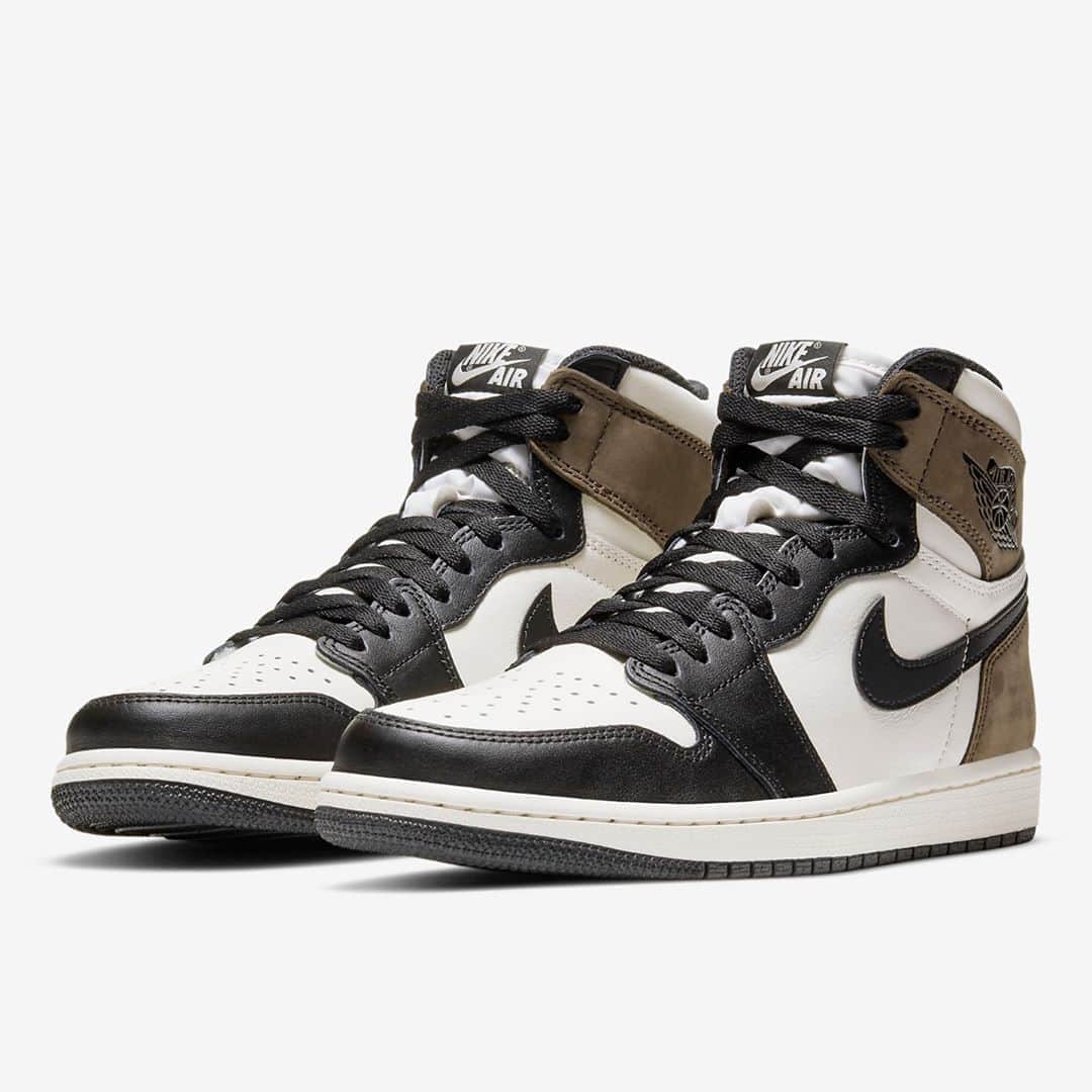 Sneaker Newsさんのインスタグラム写真 - (Sneaker NewsInstagram)「Official images of the Air Jordan 1 Retro High OG "Dark Mocha" have arrived. Hit the link in our bio to get a detailed look ahead of the 10/31 release date.」10月17日 8時13分 - sneakernews