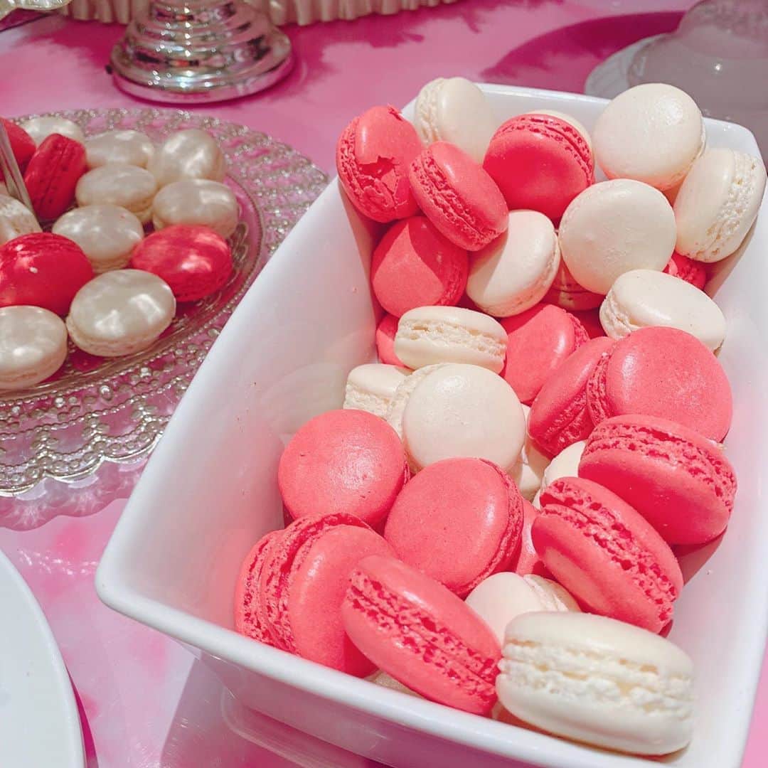 天使ゆらのインスタグラム：「🎀マカロン🎀  #マカロン #可愛い  #スイーツ  #スイーツビュッフェ」