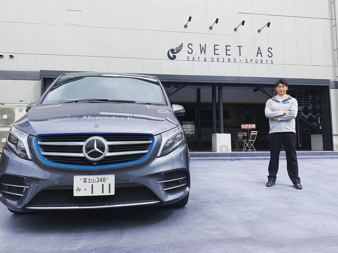 のインスタグラム：「低燃費ディーゼルに乗って、スイートアズにお邪魔しました。  #mercedesbenzjapan #v220d #mercedesbenz #ヤマネ鉄工建設 #スイートアズ」