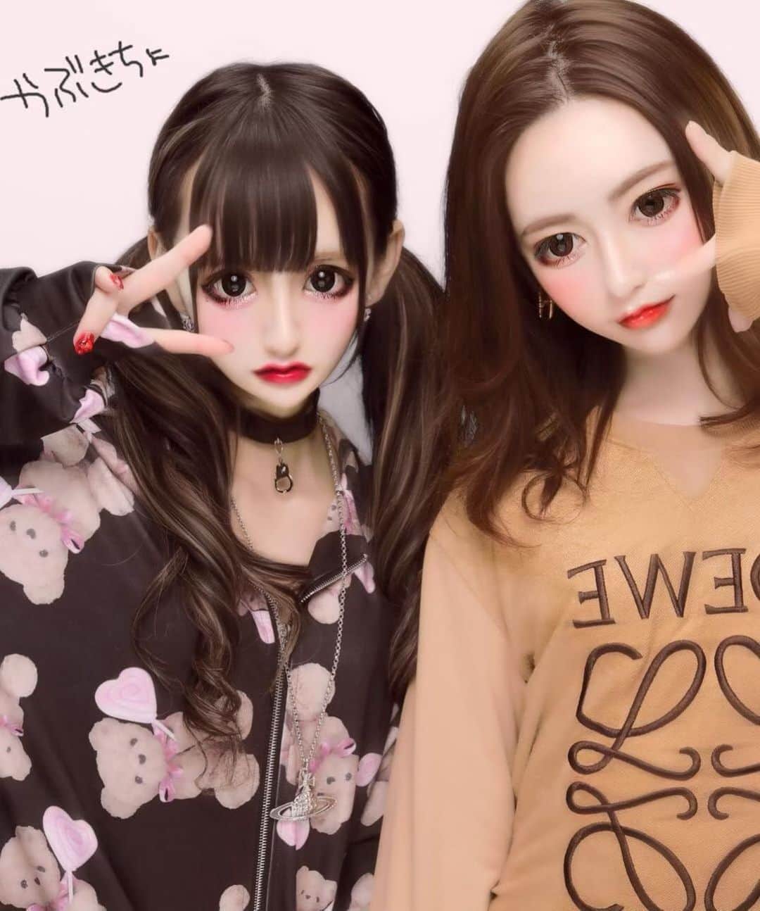 天使ゆらのインスタグラム：「🎀さら×ゆら🎀  #ニューハーフ　 #av女優　 #地雷女 #地雷系女子 #量産型 #量産型女子 #マーズ #プリメロ #リボン #シールエクステ #エクステ #赤髪 #歌舞伎町  #歌舞伎町ホスト」