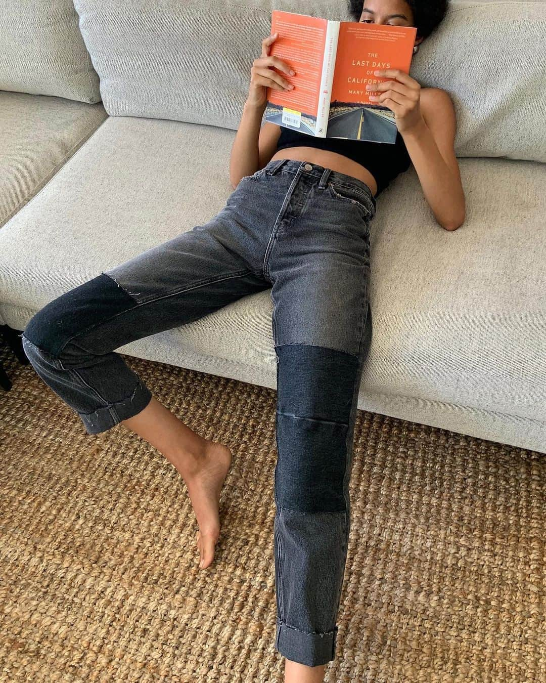 Urban Outfittersさんのインスタグラム写真 - (Urban OutfittersInstagram)「Good book, great jeans. Tap to shop the BDG  Slim Straight Jean. #BDG365」10月17日 8時39分 - urbanoutfitters