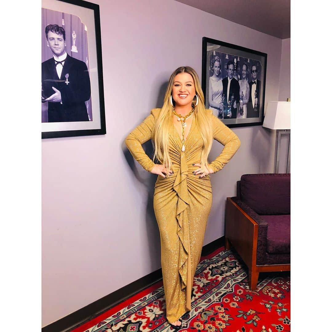 ケリー・クラークソンさんのインスタグラム写真 - (ケリー・クラークソンInstagram)「Wednesday’s looks on @BBMAs ✨ Wearing: @balmain @dolcegabbana @dylanlex @alexandrevauthier @roberto_cavalli @ambush_official @lanajewelry @saloniofficial @gucci @maisonvalentivno @alexandermcqueen @area @csiriano Mua: @gloglomakeup Hair: @robertramoshair Stylist: @cdicelove13 Nails: @nailsbytsha ✨-Team KC」10月17日 8時42分 - kellyclarkson