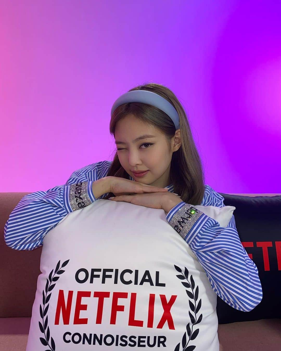 ジェニーさんのインスタグラム写真 - (ジェニーInstagram)「Have you guys watched our @netflix documentary LIGHT UP THE SKY ? @blackpinkofficial 🖤💖」10月17日 9時25分 - jennierubyjane