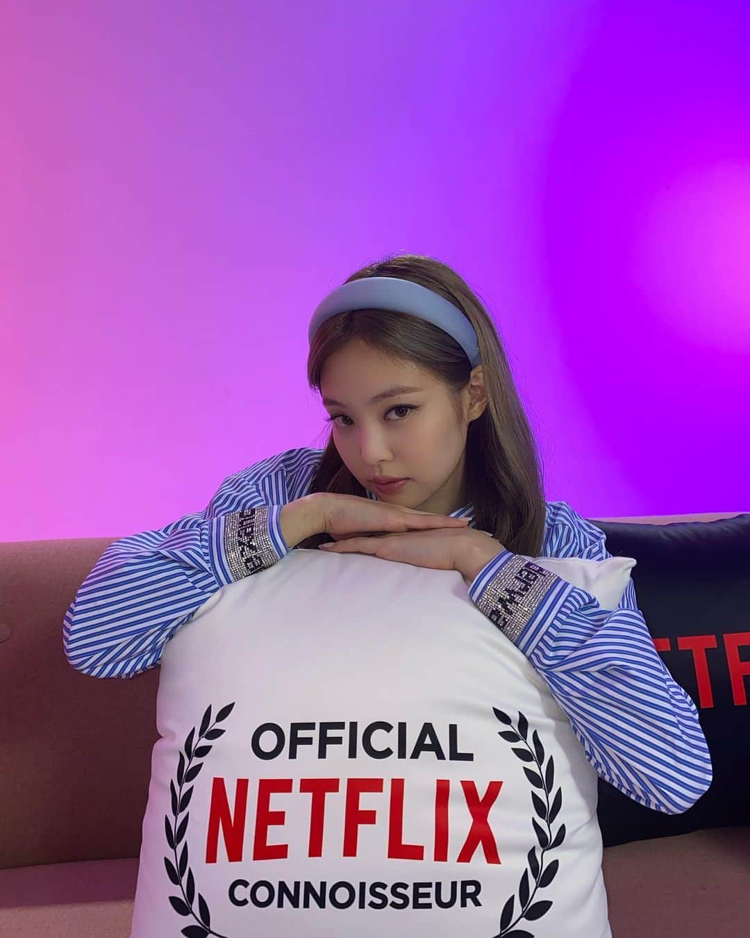 ジェニーさんのインスタグラム写真 - (ジェニーInstagram)「Have you guys watched our @netflix documentary LIGHT UP THE SKY ? @blackpinkofficial 🖤💖」10月17日 9時25分 - jennierubyjane