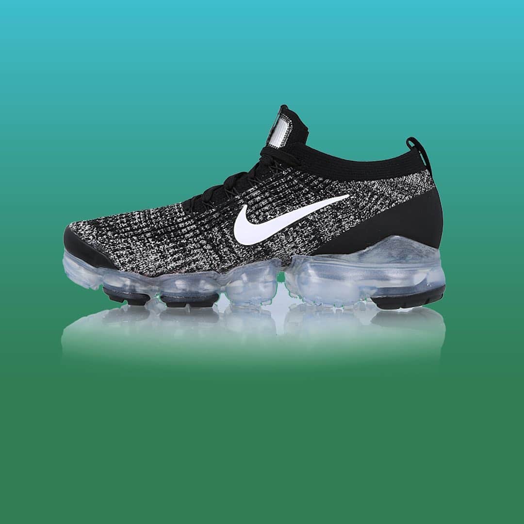 shoes ????さんのインスタグラム写真 - (shoes ????Instagram)「Who’s feeling these Nike Vapormax Flyknit Oreos? 🏃   Drop 🔌 : November 5th」10月17日 9時26分 - shoes