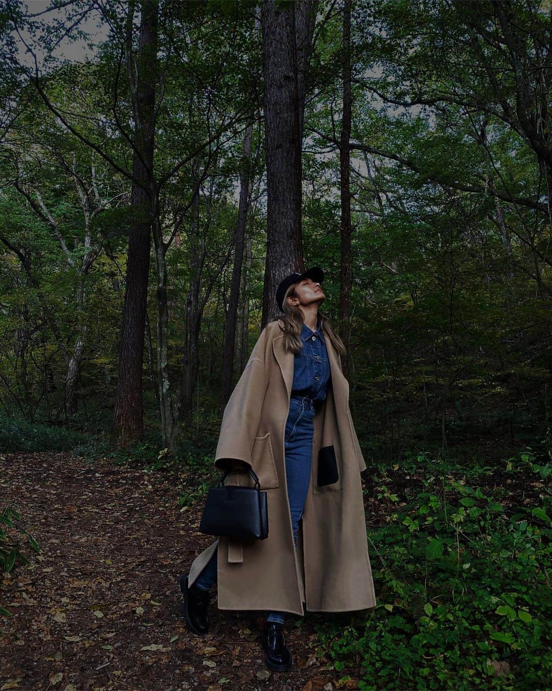 のインスタグラム：「walking in the woods🌳🍂 きょうも自然に感謝✨」