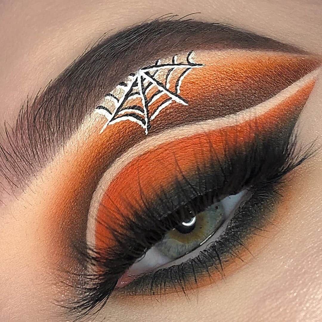BH Cosmeticsさんのインスタグラム写真 - (BH CosmeticsInstagram)「Don't get tangled up in her web 🕷 @olympically is haunting in this Blacklight Highlight glow available online @ultabeauty 🕸 #bhcosmetics」10月17日 9時44分 - bhcosmetics