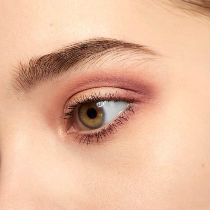 Clarins Canadaさんのインスタグラム写真 - (Clarins CanadaInstagram)「The Fairy Tale Nude gradation is ideal for brown and dark brown eyes, but also beautifully enhances blue and green eyes. The unique Galaxy shade that it contains can be dotted over the center of the eyelid or worn on its own and will surely make you glow!✨⁣ __________⁣ L'harmonie d'ombres à paupières Fairy Tale Nude est idéale pour les yeux marrons ou noirs,  mais sublime tout autant les yeux bleus ou verts. La nuance Galaxie qu'elle contient, à ajouter en touche au centre de la paupière ou en solo, vous fera rayonner de mille feux !✨⁣ .⁣ .⁣ .⁣ #Clarins #ItsAllAboutYou #ClarinsMakeUp」10月17日 9時45分 - clarinscanada