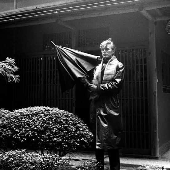東京DANDYのインスタグラム：「It's raining in Kyoto #BOWIE」