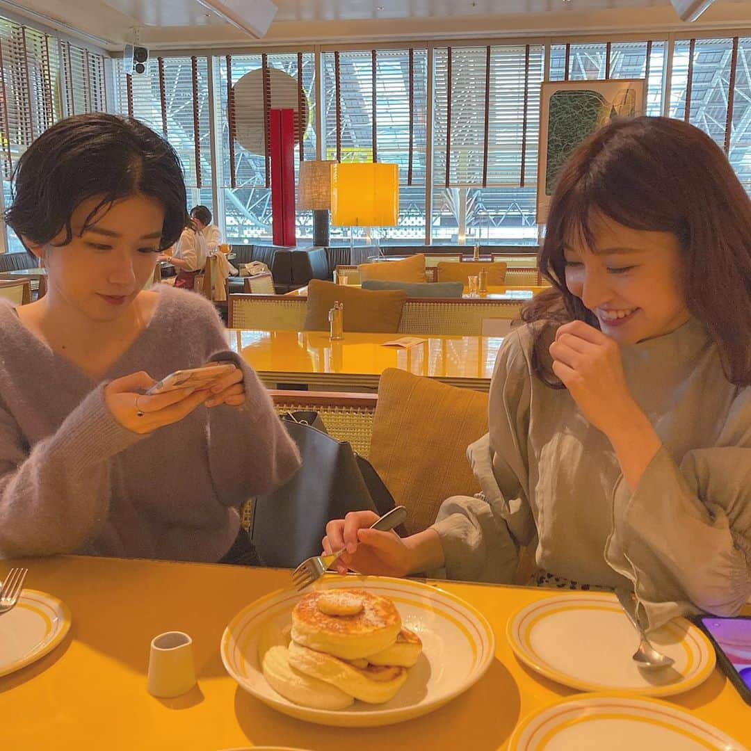 芥田愛菜美さんのインスタグラム写真 - (芥田愛菜美Instagram)「. パンケーキ食べる前の人たち🥞」10月17日 9時58分 - mirumiru1019