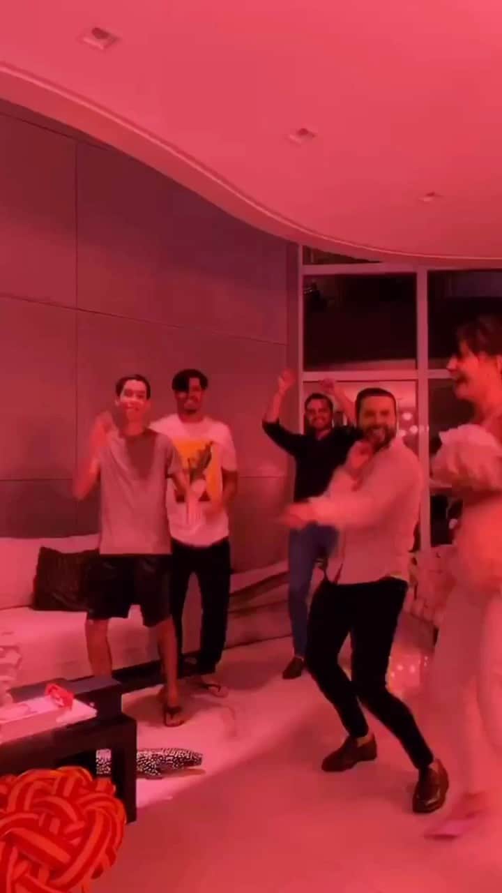 Gabriela Salesのインスタグラム：「Tá liberadah a badernah kkkkk」