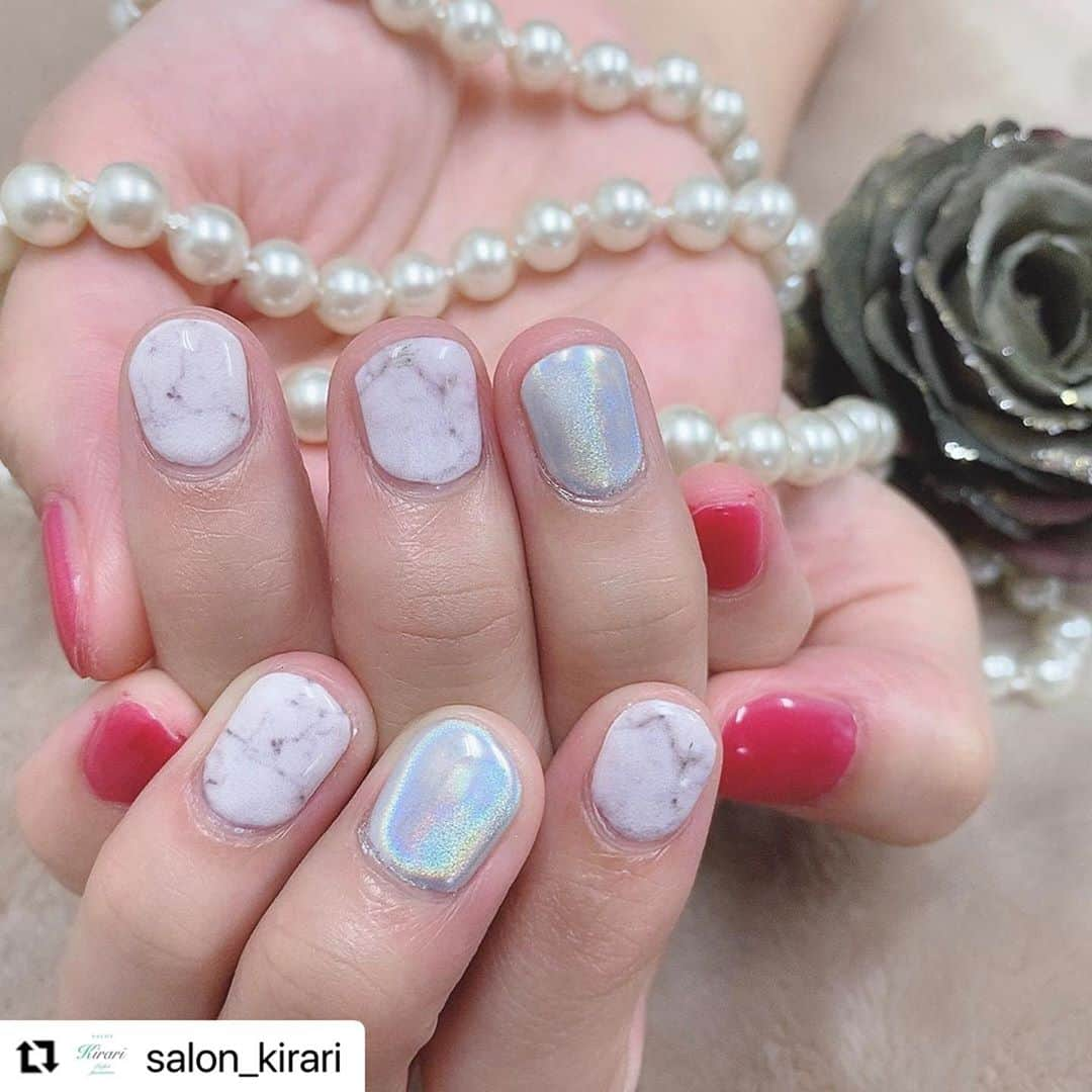 ネイルスタンド　ツメコさんのインスタグラム写真 - (ネイルスタンド　ツメコInstagram)「#Repost @salon_kirari with @make_repost ・・・ . . 新型コロナウィルス対策は万全の状態でプリンターネイルを行いました。 . . 大理石ネイル、ミラーネイル 夏仕様に可愛いく仕上がりました❤️ . .  salon_kirari #プリンターネイル #ツメコ #ジェルネイル #時短 #プチプラ #一宮 #フェイシャルエステ #完全予約 #アットホーム #エステ歴20年以上 #ボディメイク #お財布に優しい  #お気軽にお問い合わせください」10月17日 10時40分 - tsume.co