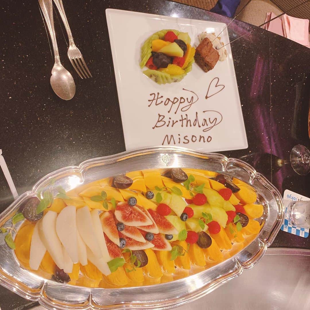のインスタグラム：「最後は 撮影→misonoちゃん　手入り笑っ  @ステーキハウスハマ六本木店 美味しかった〜❤︎お料理全部写真撮るの忘れてちゃいました☺︎！  あと、改めてインスタの時代なんだなってみんなインスタ主流だた😂私インスタ1度ログインできなくなってやる気なくなってフォロワーさまも増えないから全然活用してないのだけど、インスタ活用できるようになりたいとおもたのでぴた♡」